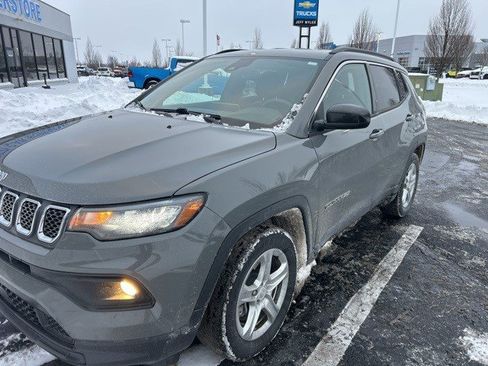 Used 2024 Jeep Compass Latitude w/ Convenience Group image 13