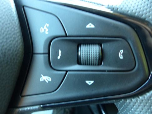 Used 2025 Chevrolet Trax LT image 25