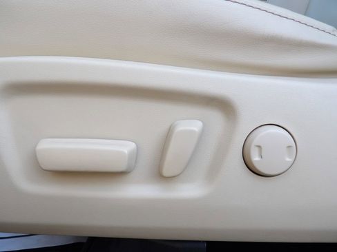 Used 2019 Toyota Highlander XLE image 13