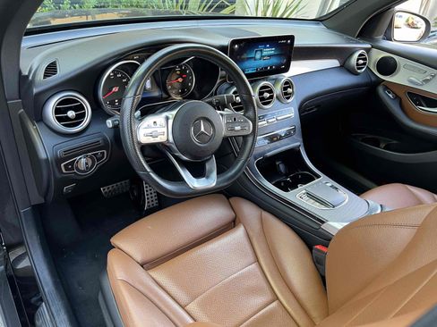 Used 2022 Mercedes-Benz GLC 300 image 3