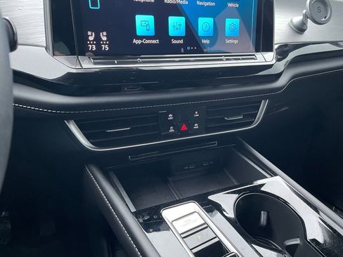 Used 2024 Volkswagen Atlas Cross Sport SE AWD/4WD image 19