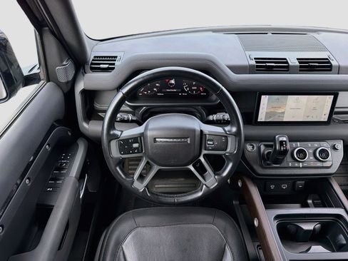 Used 2023 Land Rover Defender 110 X-Dynamic SE AWD/4WD image 17