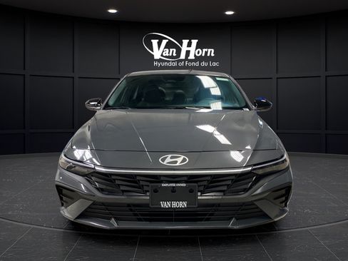 New 2026 Hyundai Elantra SEL Sport FWD image 2