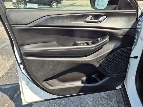 Used 2024 Jeep Grand Cherokee L Altitude image 23