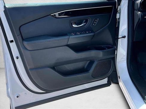 Used 2025 Honda Pilot EX-L image 17