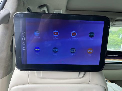 Certified 2025 Cadillac Escalade Sport Platinum AWD/4WD image 18