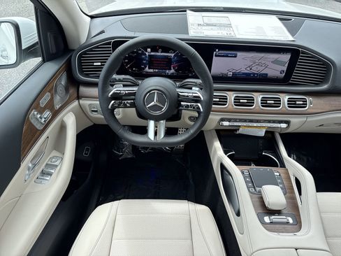 New 2026 Mercedes-Benz GLS 450 4MATIC image 16
