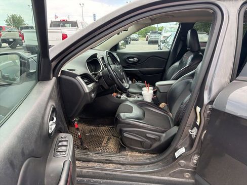 Used 2015 Jeep Cherokee Trailhawk AWD/4WD image 6