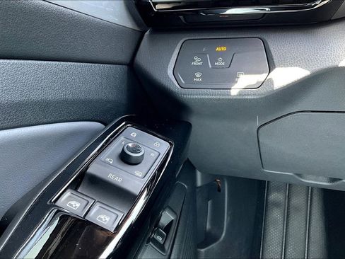 Used 2023 Volkswagen ID.4 Pro S Plus RWD image 15