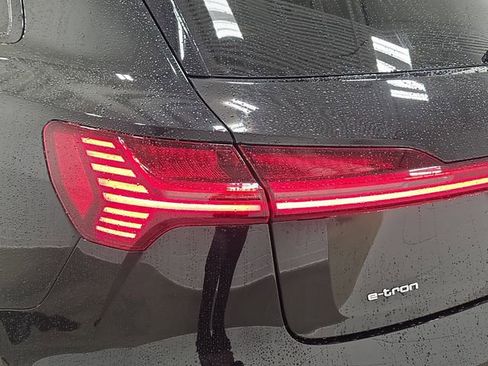 Used 2021 Audi e-tron Premium Plus image 34