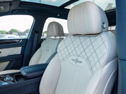 Used 2021 Bentley Bentayga AWD/4WD image 21