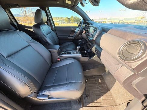 Used 2022 Toyota Tacoma TRD Off-Road w/ TRD Premium Off Road Package image 36