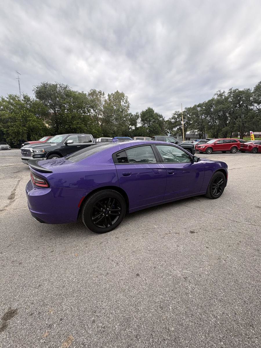 Used 2019 Dodge Charger SXT w/ Blacktop Package AWD/4WD image 11