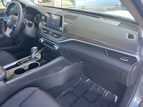 Used 2024 Nissan Altima 2.5 SV image 23
