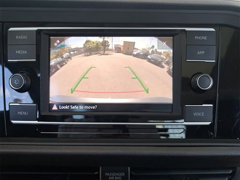 Used 2023 Volkswagen Jetta SE w/ Panoramic Sunroof Package image 23