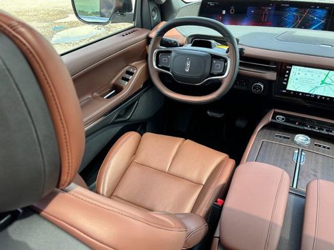 New 2026 Lincoln Navigator Reserve AWD/4WD image 12