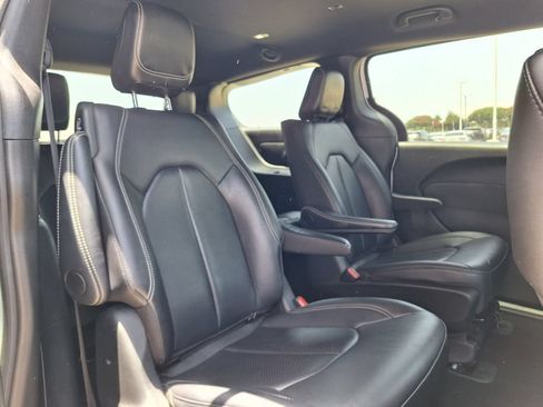 Used 2024 Chrysler Pacifica Limited FWD image 27