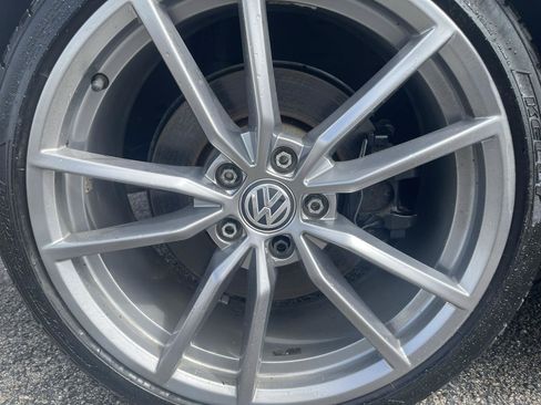 Used 2017 Volkswagen Golf R 4-Door AWD/4WD image 46