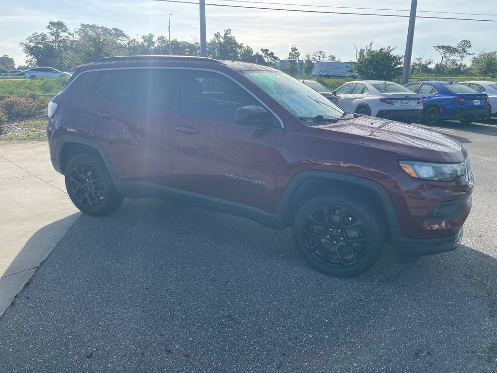 Used 2022 Jeep Compass Latitude AWD/4WD image 4