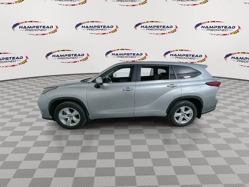 Used 2023 Toyota Highlander L AWD/4WD image 5