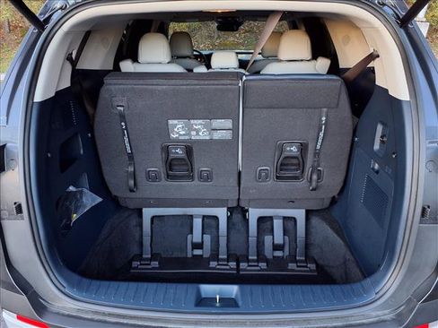 Used 2025 Kia Carnival EX image 25