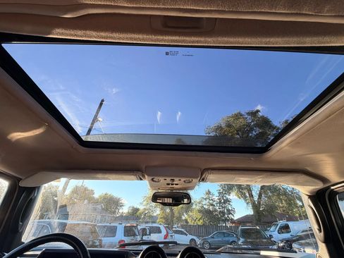 Used 2005 HUMMER H2 SUT w/ Preferred Equipment Group AWD/4WD image 34
