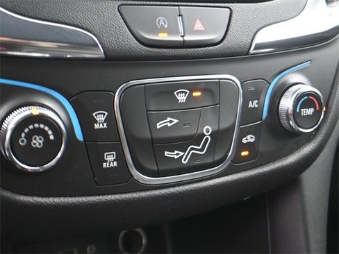 Used 2023 Chevrolet Equinox LT image 18