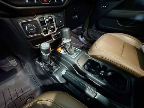 Used 2021 Jeep Wrangler Unlimited Sahara AWD/4WD image 13