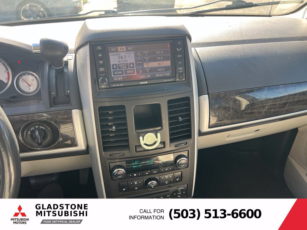 Used 2010 Dodge Grand Caravan SXT FWD image 11
