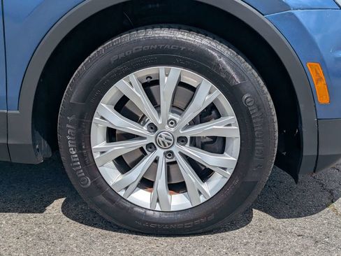 Used 2018 Volkswagen Tiguan SE w/ Panoramic Sunroof Package image 12