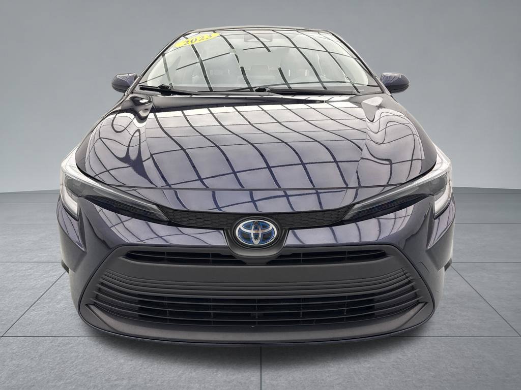 Used 2023 Toyota Corolla LE FWD image 2