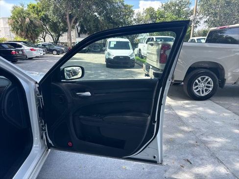 Used 2014 Chrysler 300 S RWD image 24