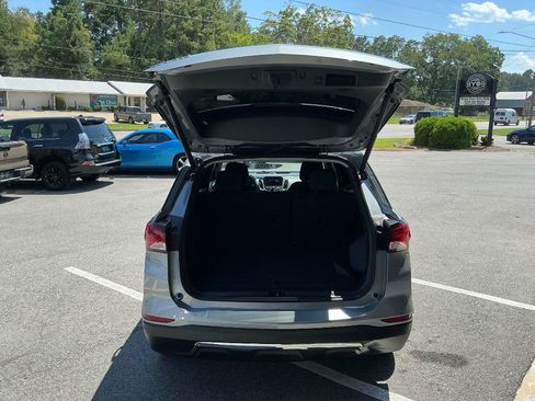 Used 2024 Chevrolet Equinox LT FWD image 4