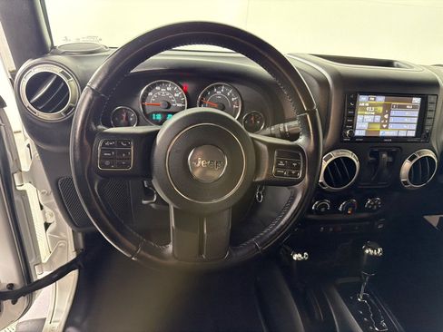 Used 2017 Jeep Wrangler Sahara w/ Dual Top Group AWD/4WD image 14