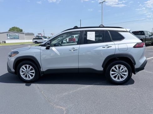 Used 2026 Toyota Corolla Cross LE FWD image 5