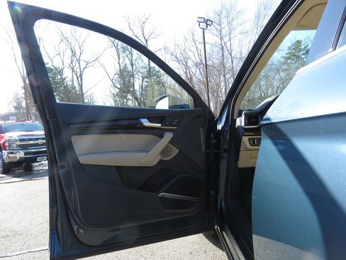 Used 2018 Audi Q5 2.0T Premium Plus w/ Premium Plus Package image 9