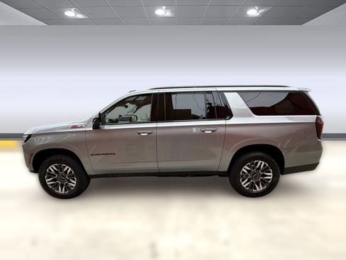 Used 2025 Chevrolet Suburban Z71 AWD/4WD image 2