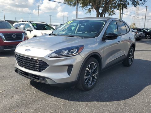 Used 2022 Ford Escape SE w/ SE Sport Appearance Package image 3