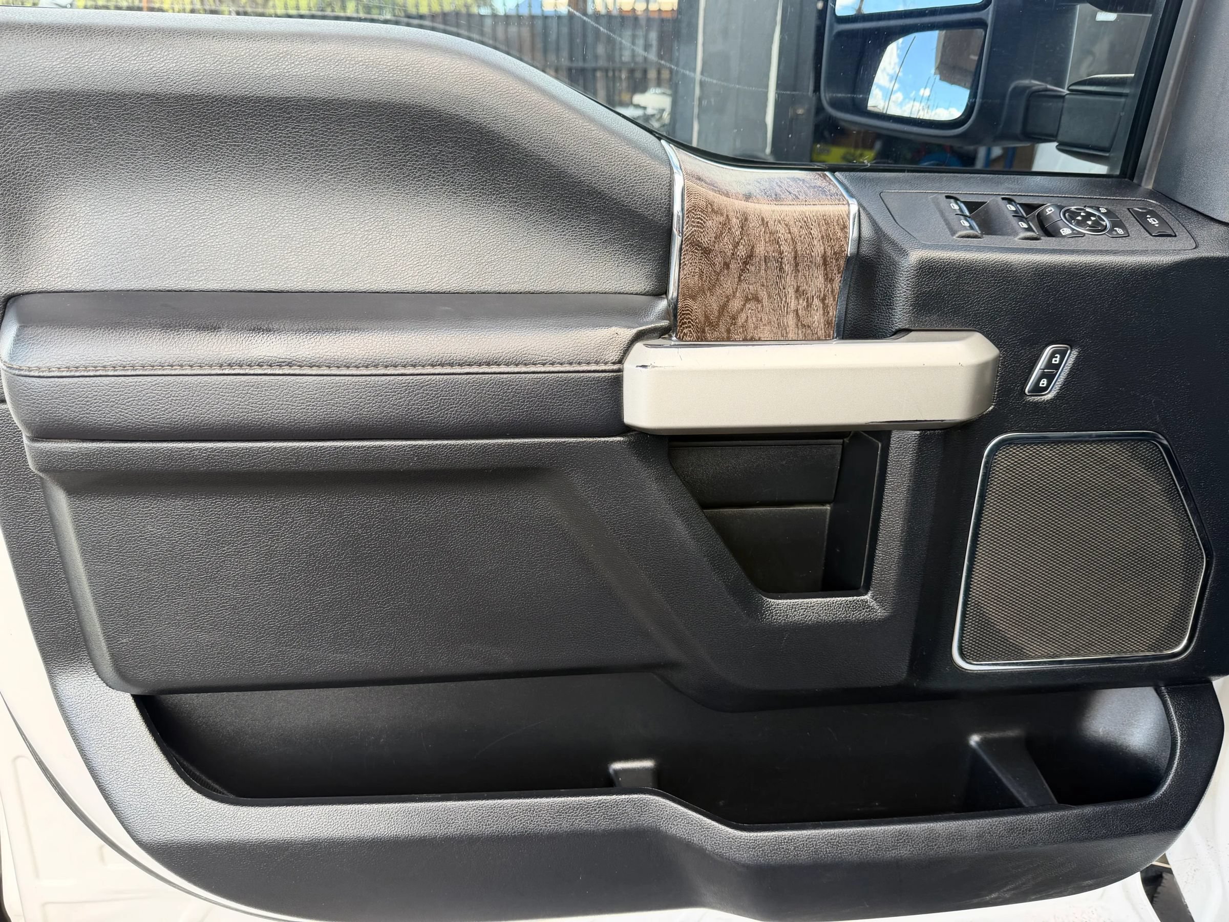 Used 2017 Ford F350 Lariat AWD/4WD image 10