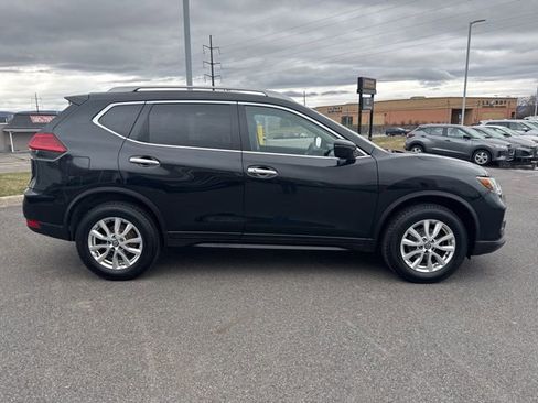 Used 2017 Nissan Rogue SV w/ Sun & Sound Touring Package image 4