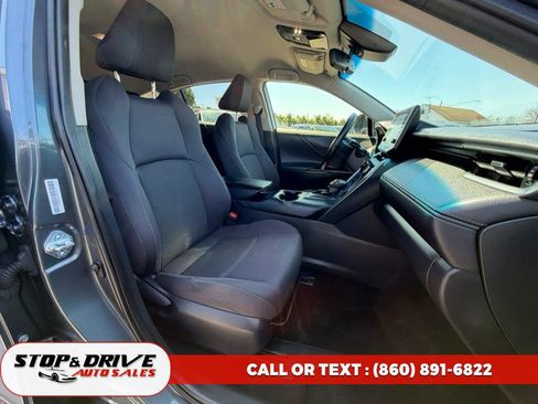 Used 2022 Toyota Venza LE AWD/4WD image 17