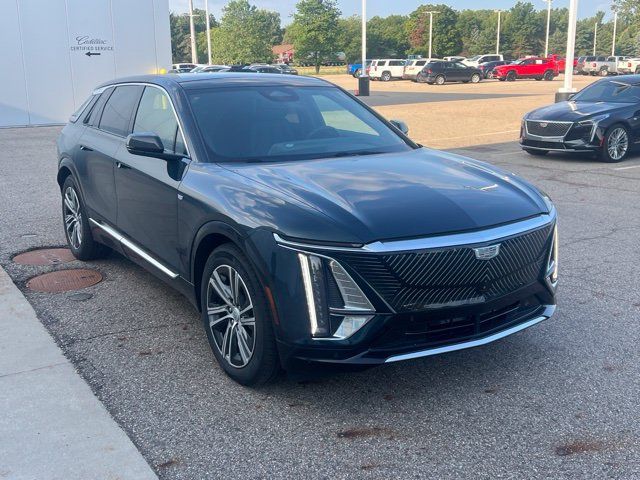 Used 2024 Cadillac Lyriq Luxury w/ LPO, Floor Liner Package AWD/4WD image 2