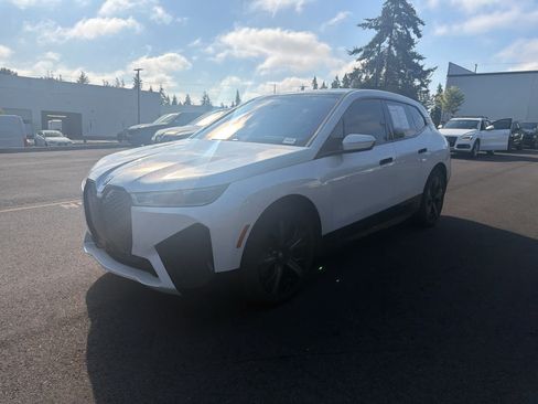 Used 2024 BMW iX xDrive50 w/ Sport Package AWD/4WD image 2