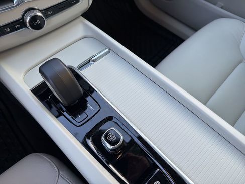 Used 2024 Volvo XC60 B5 Core w/ Climate Package image 19