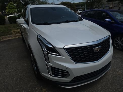 Used 2020 Cadillac XT5 Premium Luxury AWD/4WD image 2
