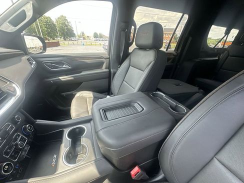 Used 2024 Chevrolet Suburban High Country image 19