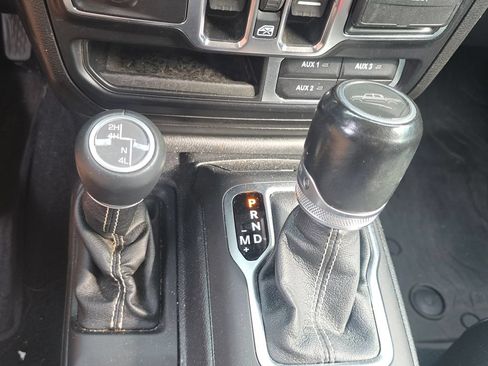 Used 2020 Jeep Gladiator Overland AWD/4WD image 49
