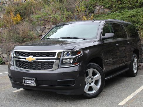 Used 2015 Chevrolet Suburban LT image 2