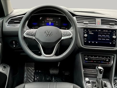 Used 2024 Volkswagen Tiguan SE FWD image 6