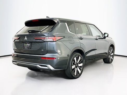 Used 2025 Mitsubishi Outlander SE image 9